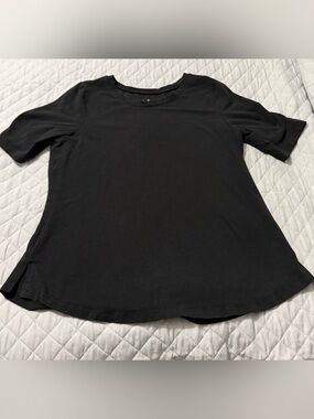 Belle by Kim Gravel Black Short-Sleeve Crewneck Tee